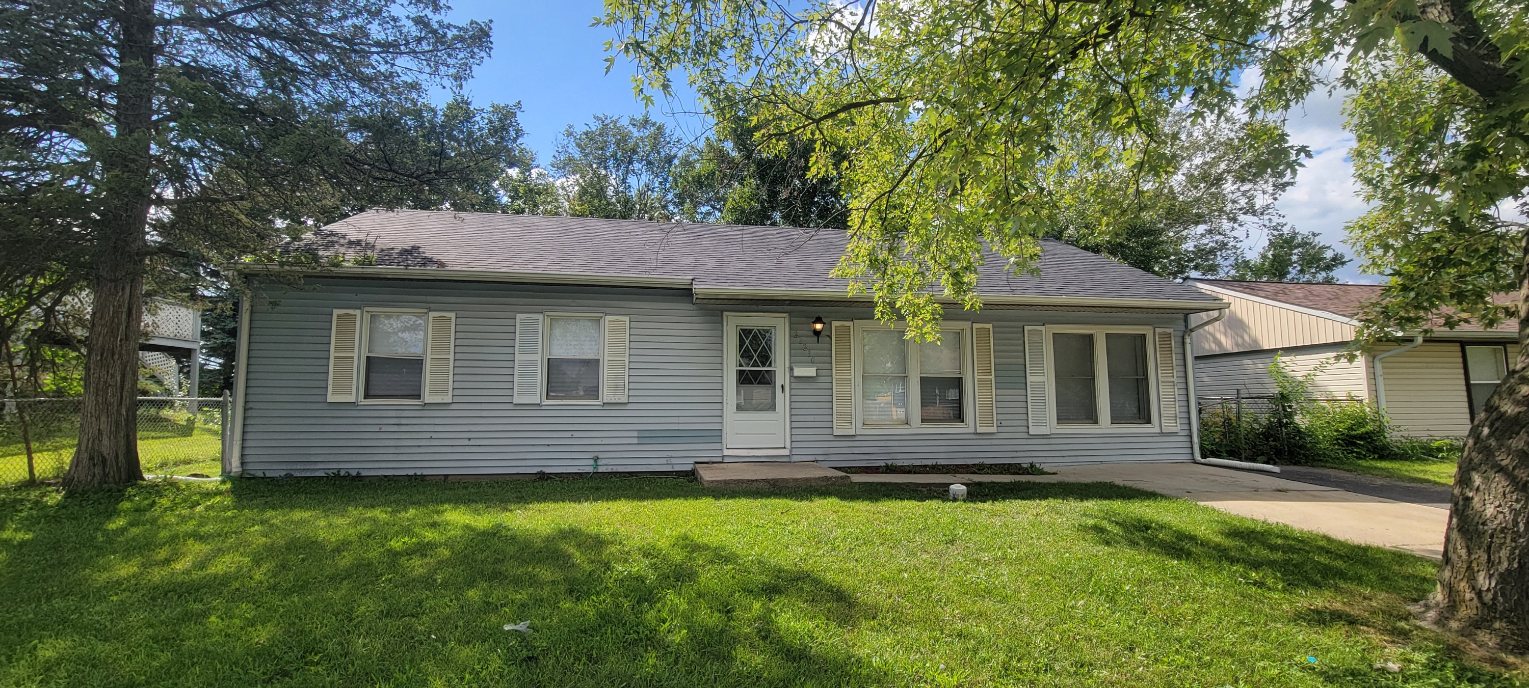 22230 Latonia Ln